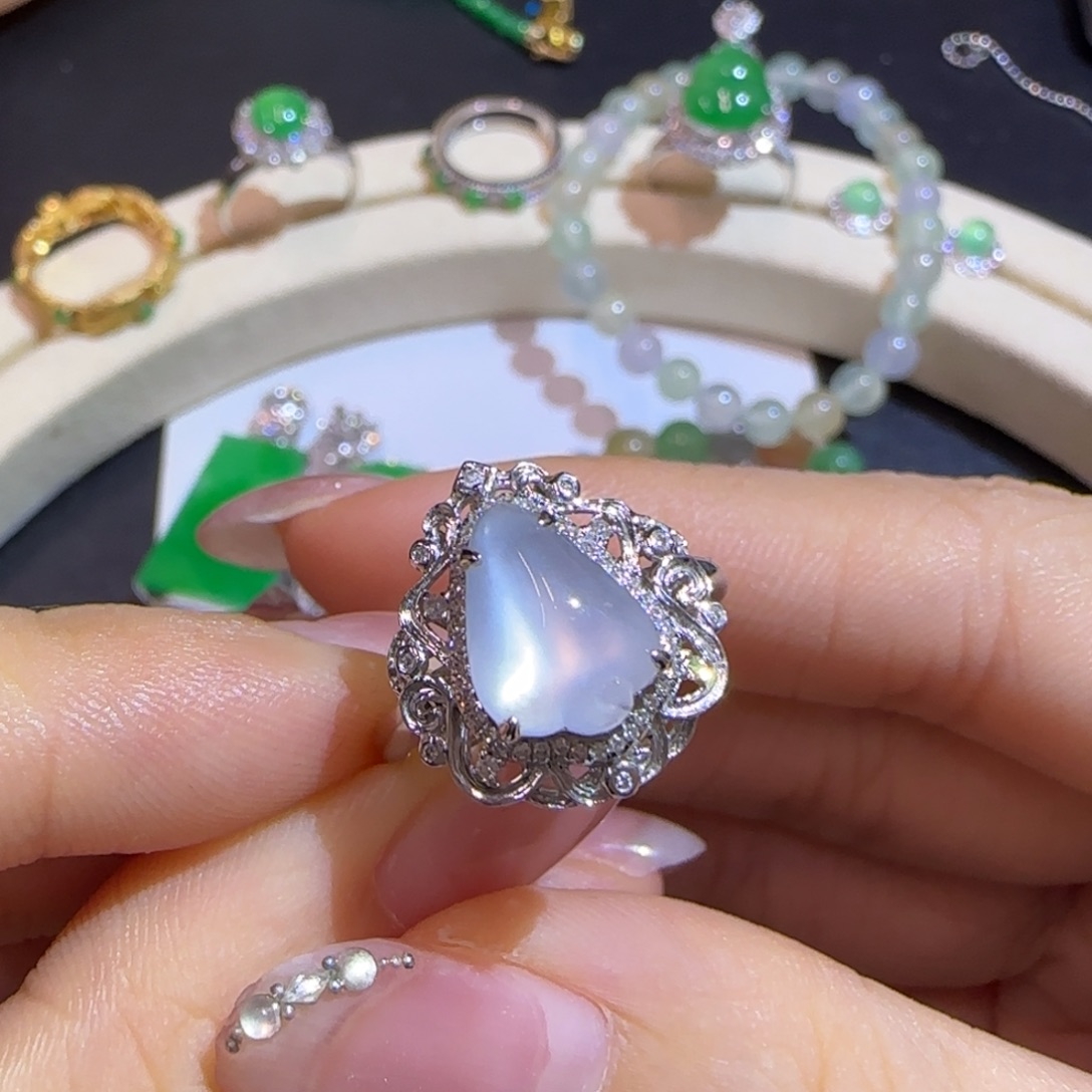 翡翠18K金镶嵌颈饰精品