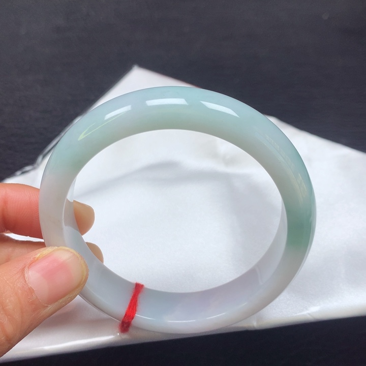 翡翠手镯未镶嵌58圈