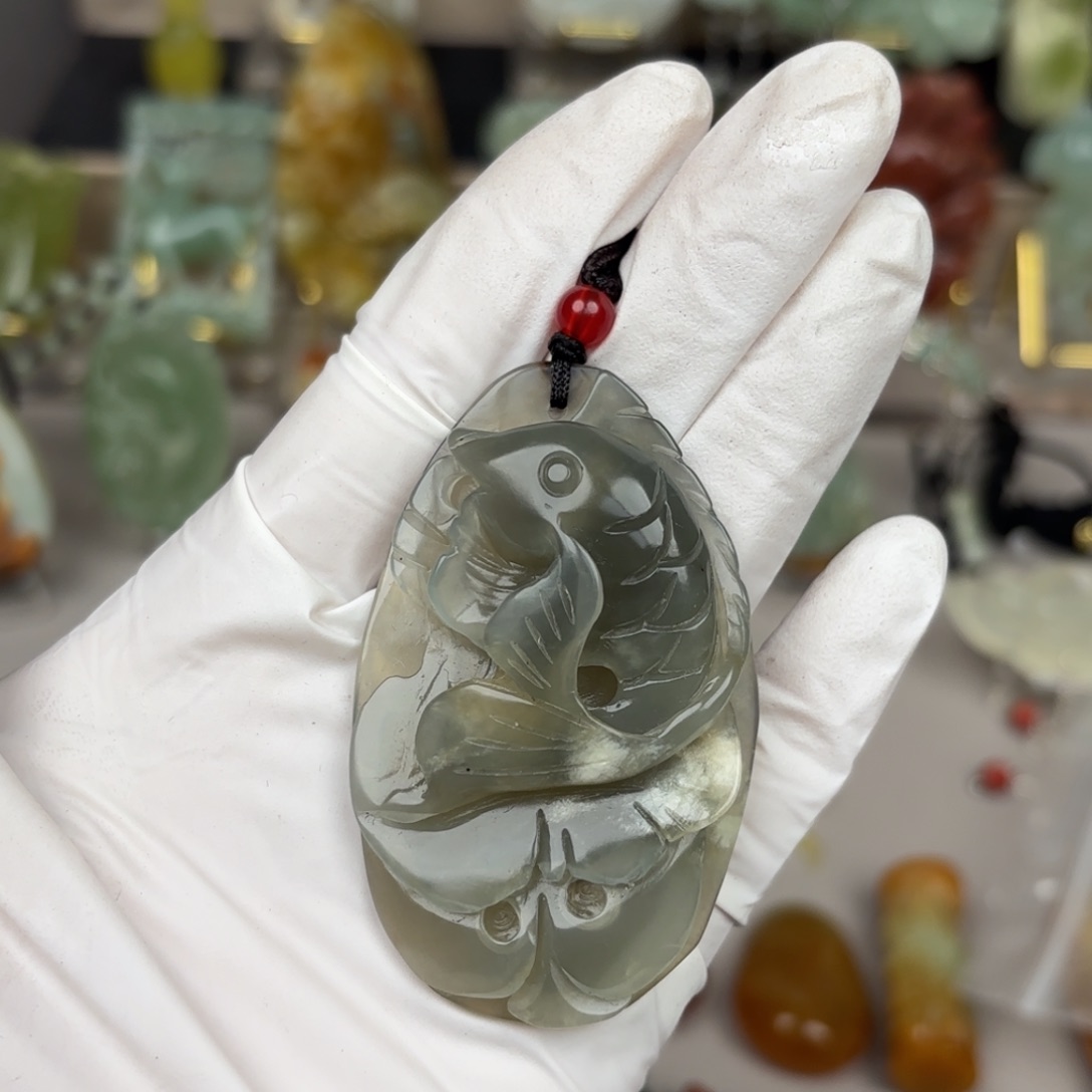 蛇纹石玉颈饰未镶嵌