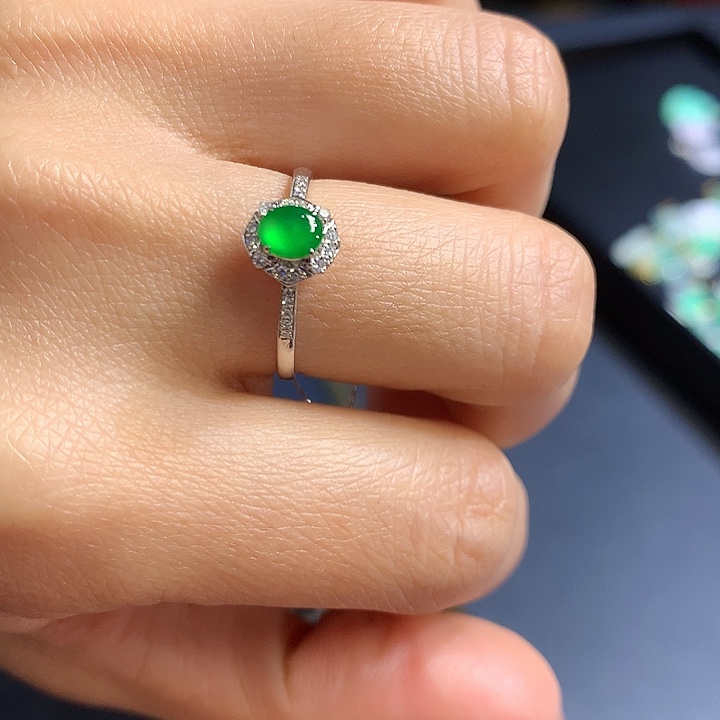 翡翠戒指18K金镶嵌戒指