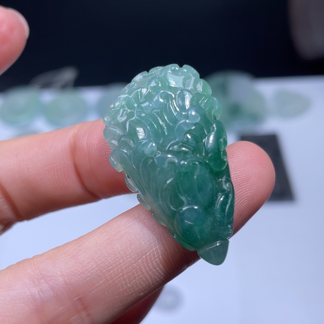 翡翠颈饰未镶嵌白菜