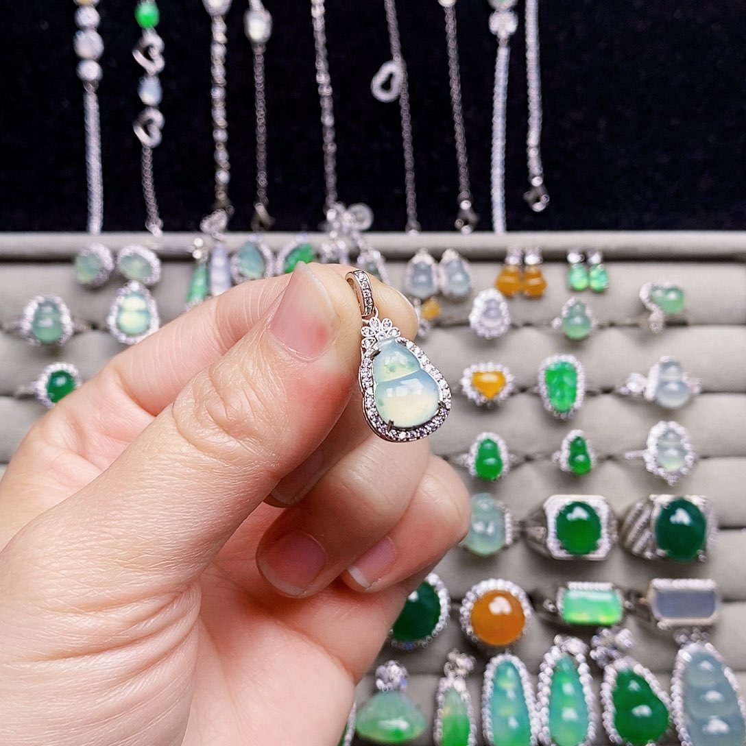 翡翠银S925镶嵌颈饰葫芦