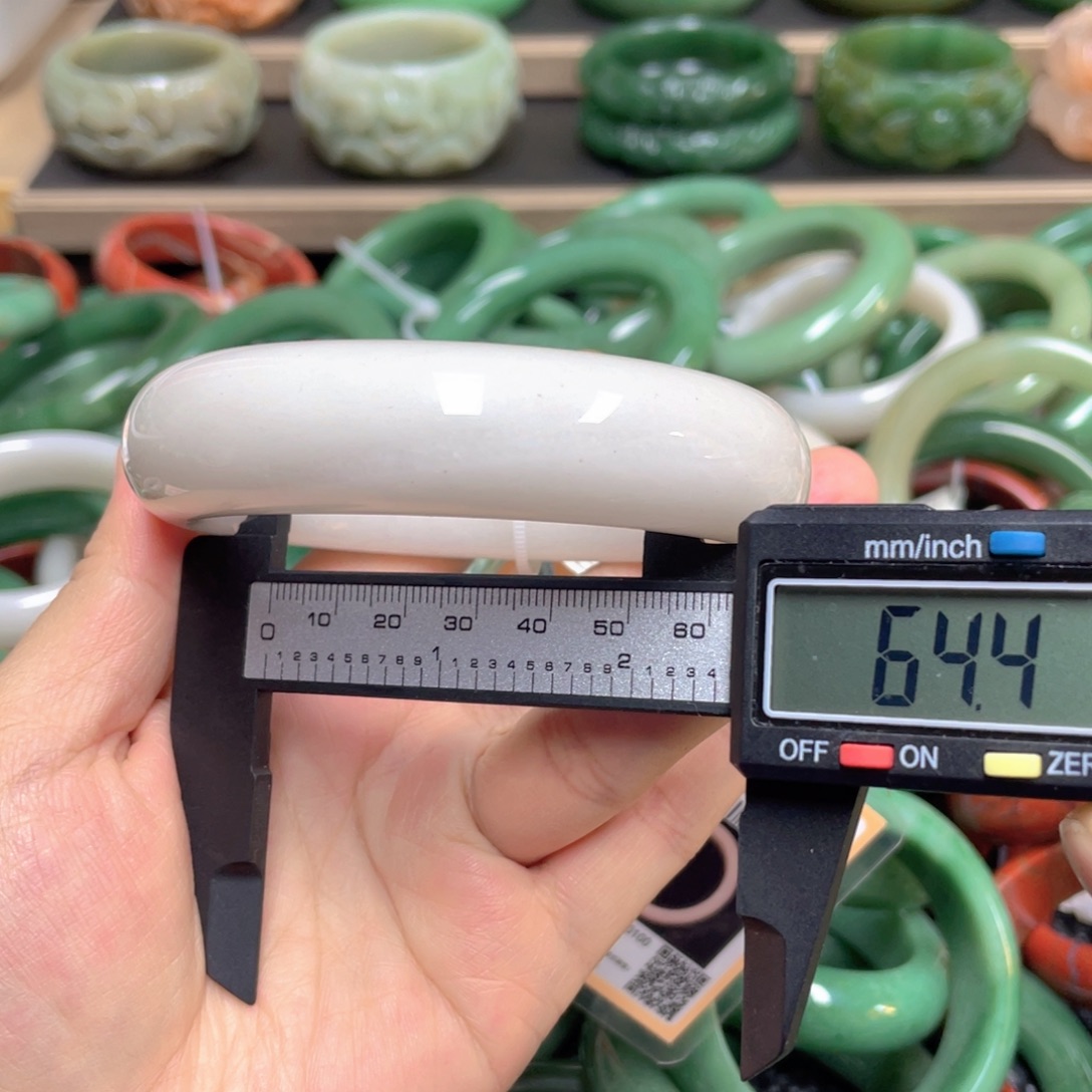 石英质玉未镶嵌手镯