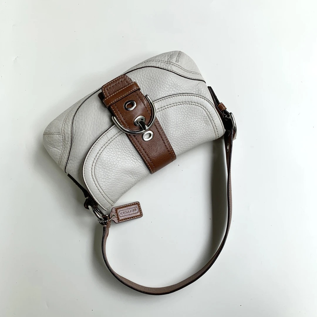 95新 COACH/蔻驰 经典百搭简约时尚复古荔枝纹白色单肩腋下豌豆包