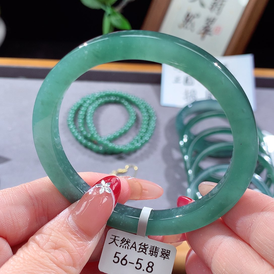 翡翠手镯（圆镯）未镶嵌