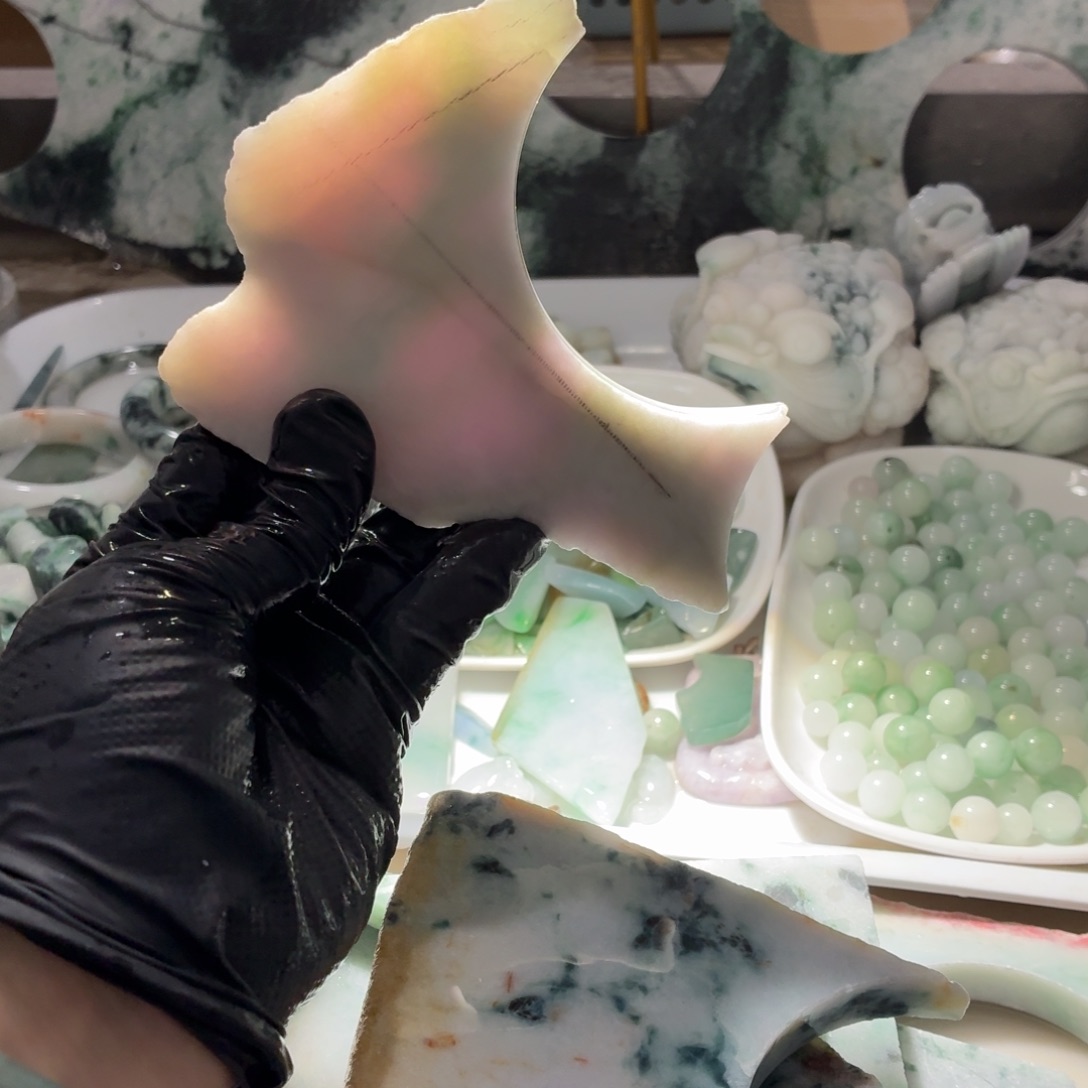 翡翠未镶嵌颈饰边角料