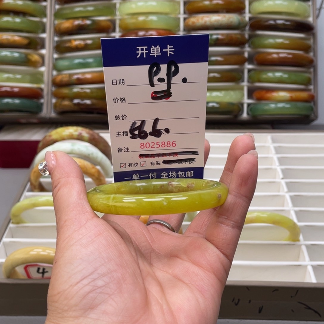 蛇纹石玉手镯未镶嵌小*坨