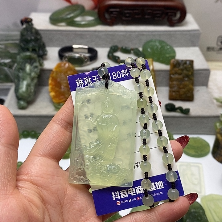 蛇纹石玉挂件未镶嵌