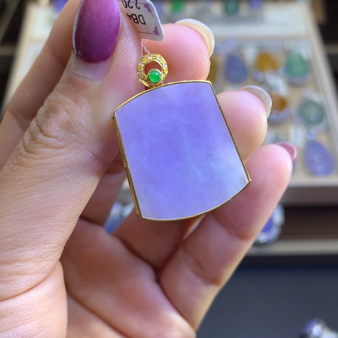 翡翠颈饰18K金镶嵌翡翠