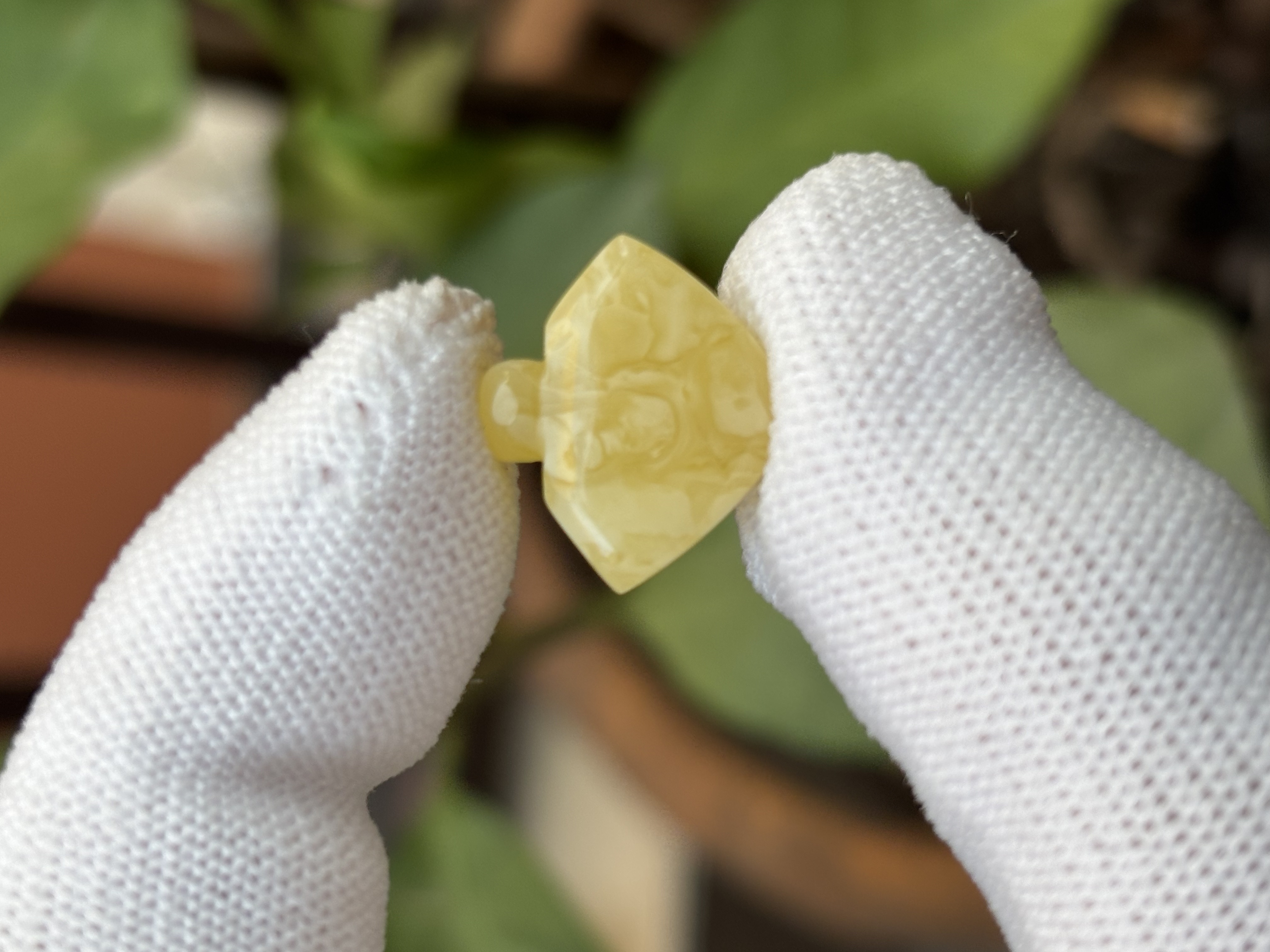 4128天然蜜蜡琥珀小吊坠17.9x15.9x5.5mm