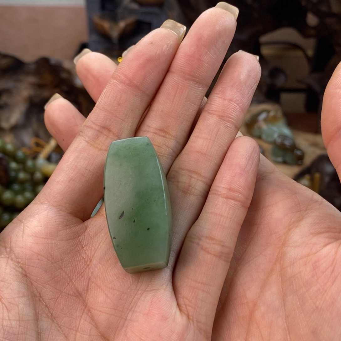 小***儿和田玉（碧玉）未镶嵌颈饰