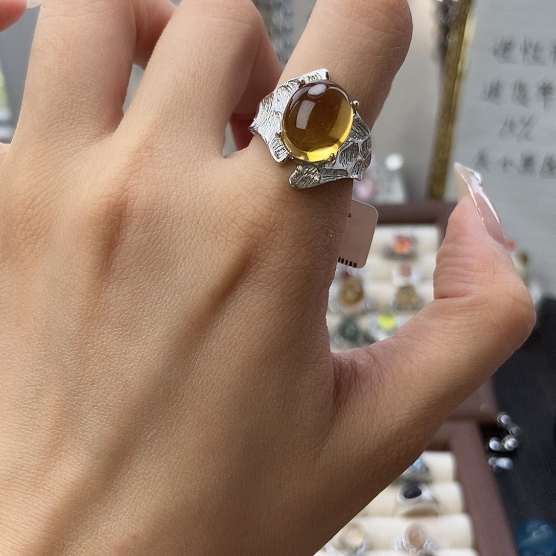 倔***生水晶戒指银S925镶嵌巴西黄300