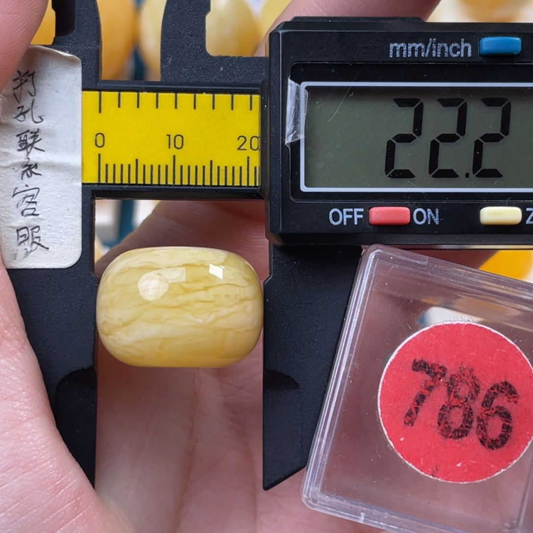 蜜蜡未镶嵌珠宝奇石