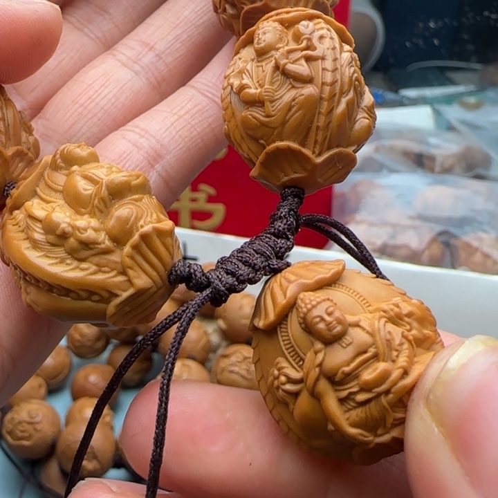 橄榄核手串雕刻工艺