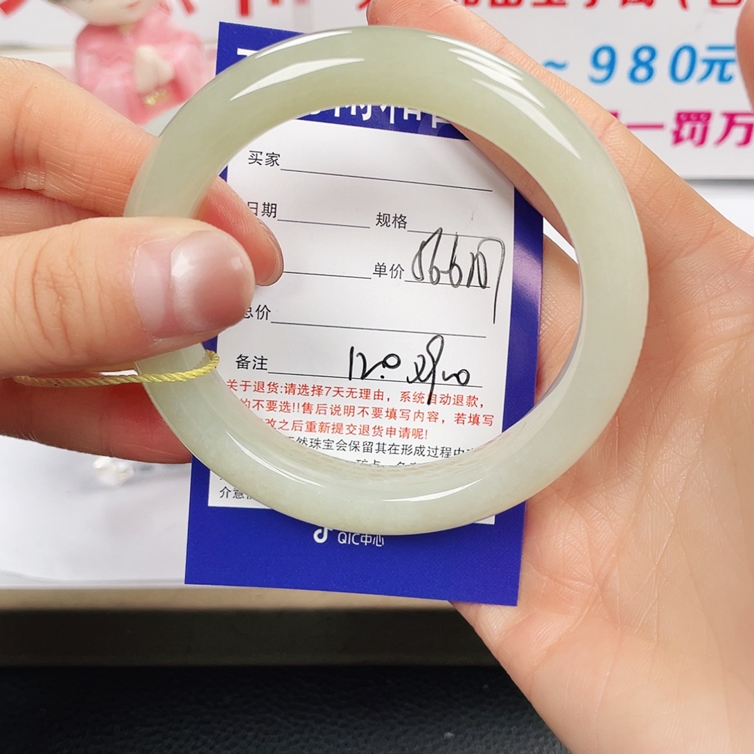 和田玉未镶嵌手镯
