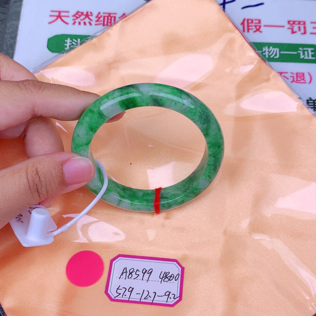 翡翠手镯未镶嵌缅甸翡翠