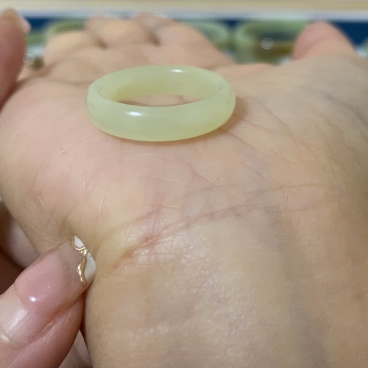 和田玉戒指未镶嵌花*朵