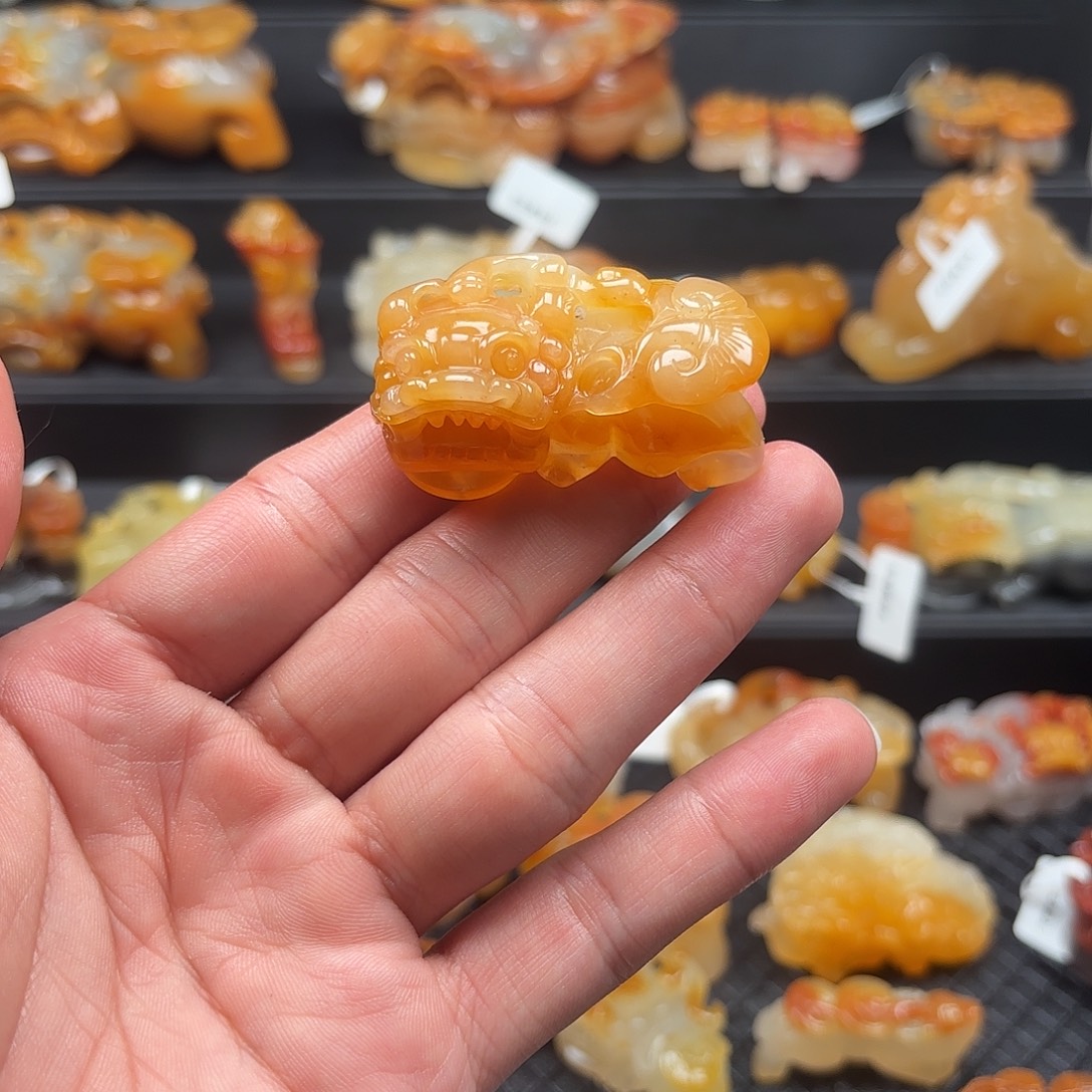 石英质玉（黄龙玉）未镶嵌貔貅