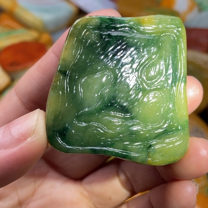 翡翠未镶嵌颈饰缅甸
