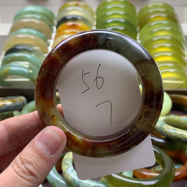 柠***水蛇纹石玉未镶嵌手镯