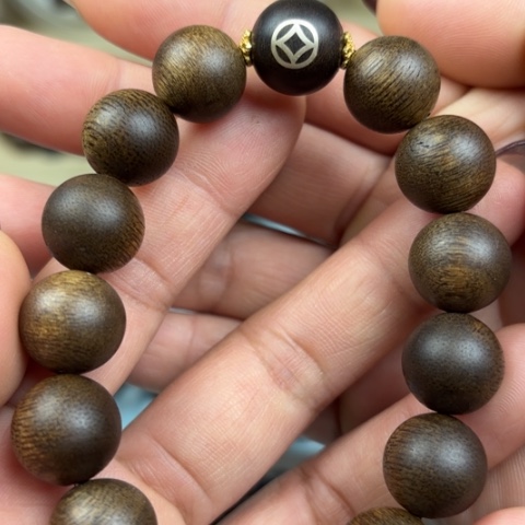 沉香手串白棋土埋老料