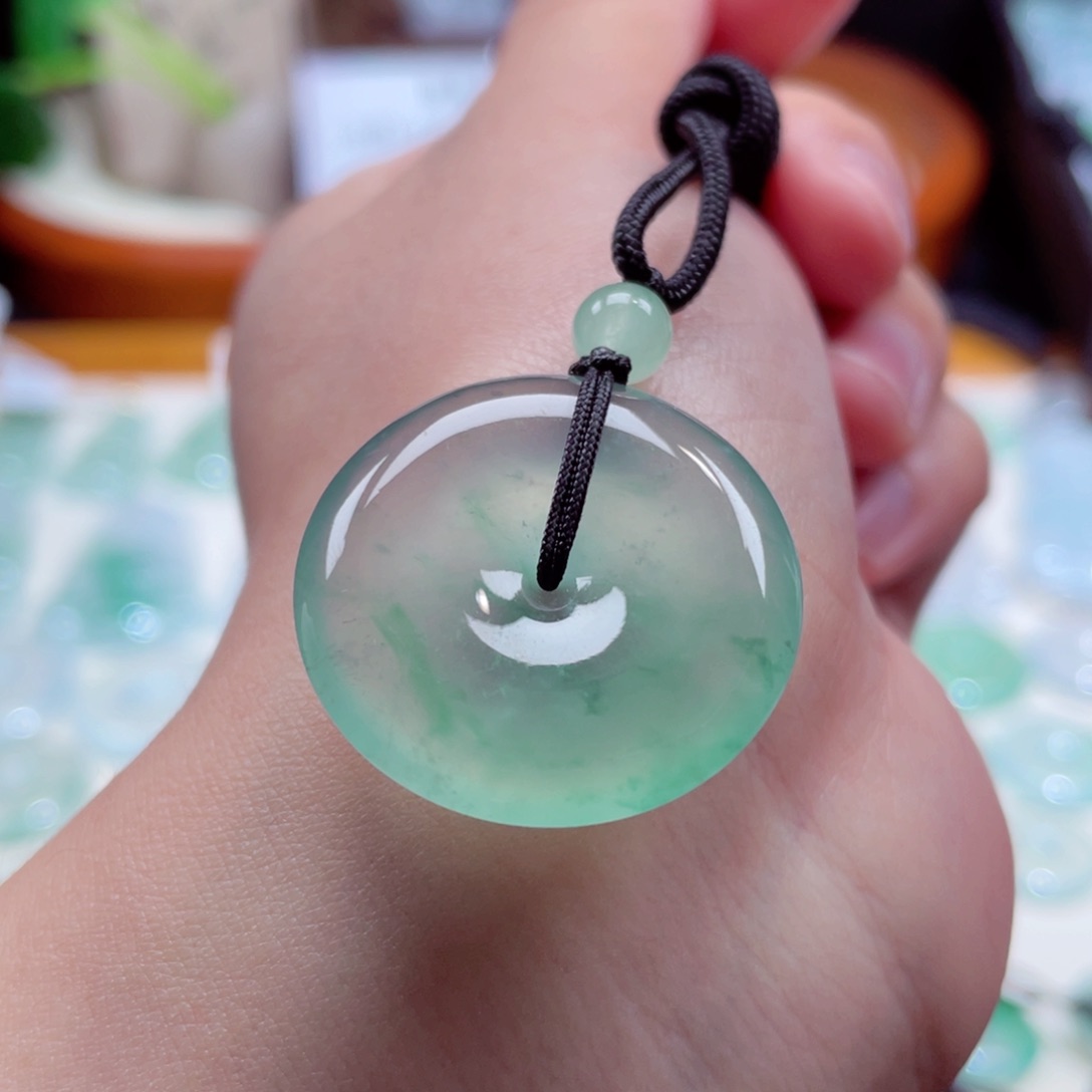 翡翠颈饰未镶嵌扣子