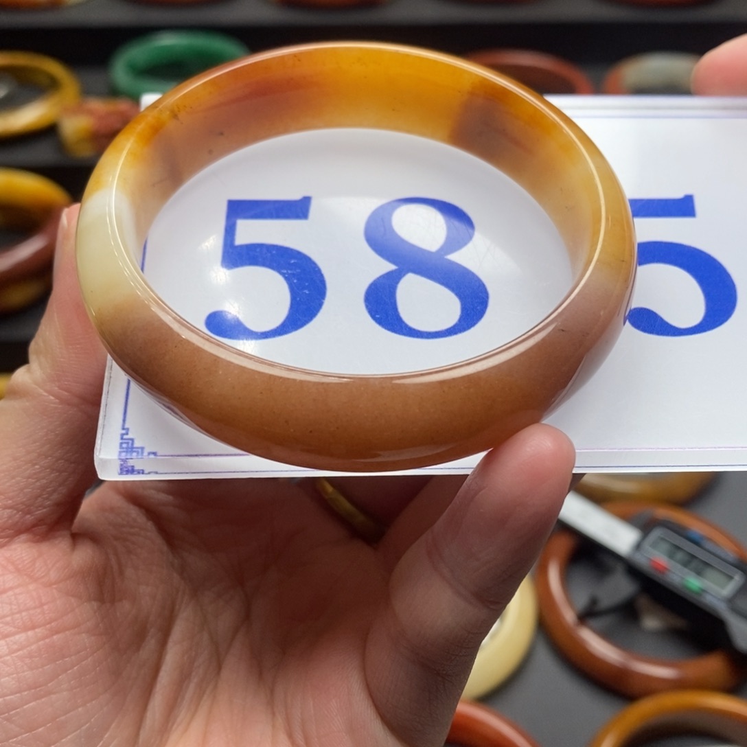 石英质玉（黄龙玉）手镯未镶嵌