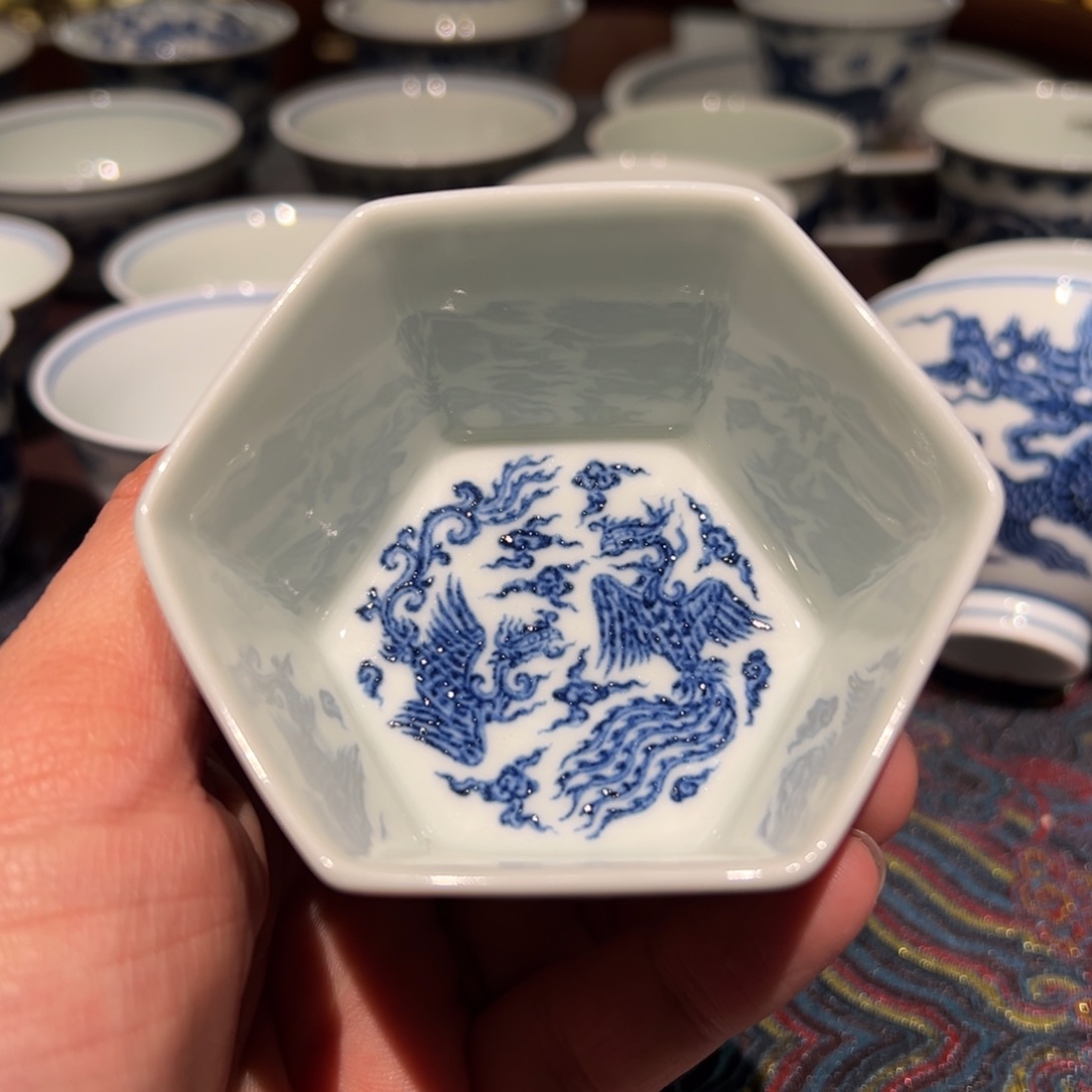陶精品青花团凤六方杯口径约7厘米