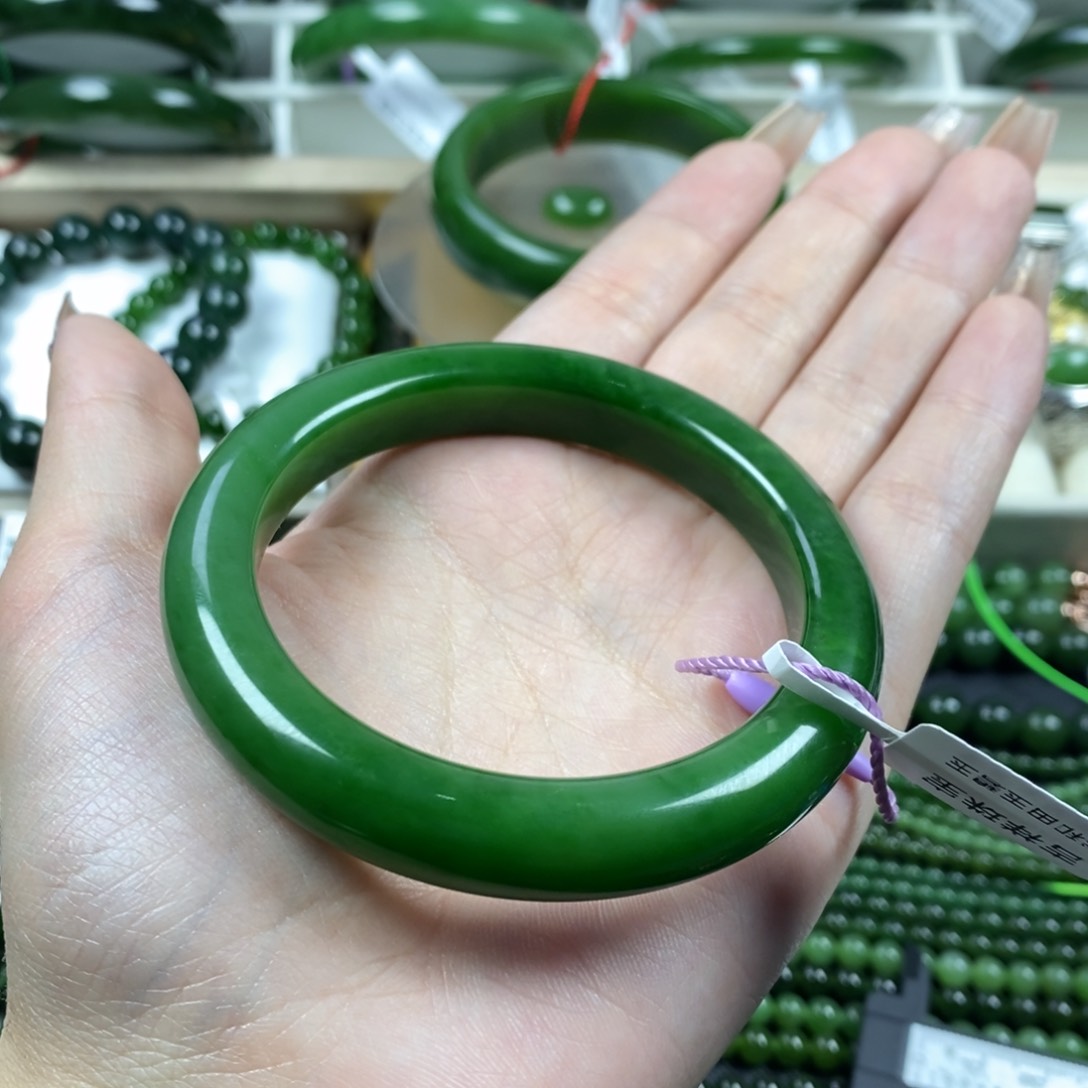 和田玉（碧玉）手镯未镶嵌竞*