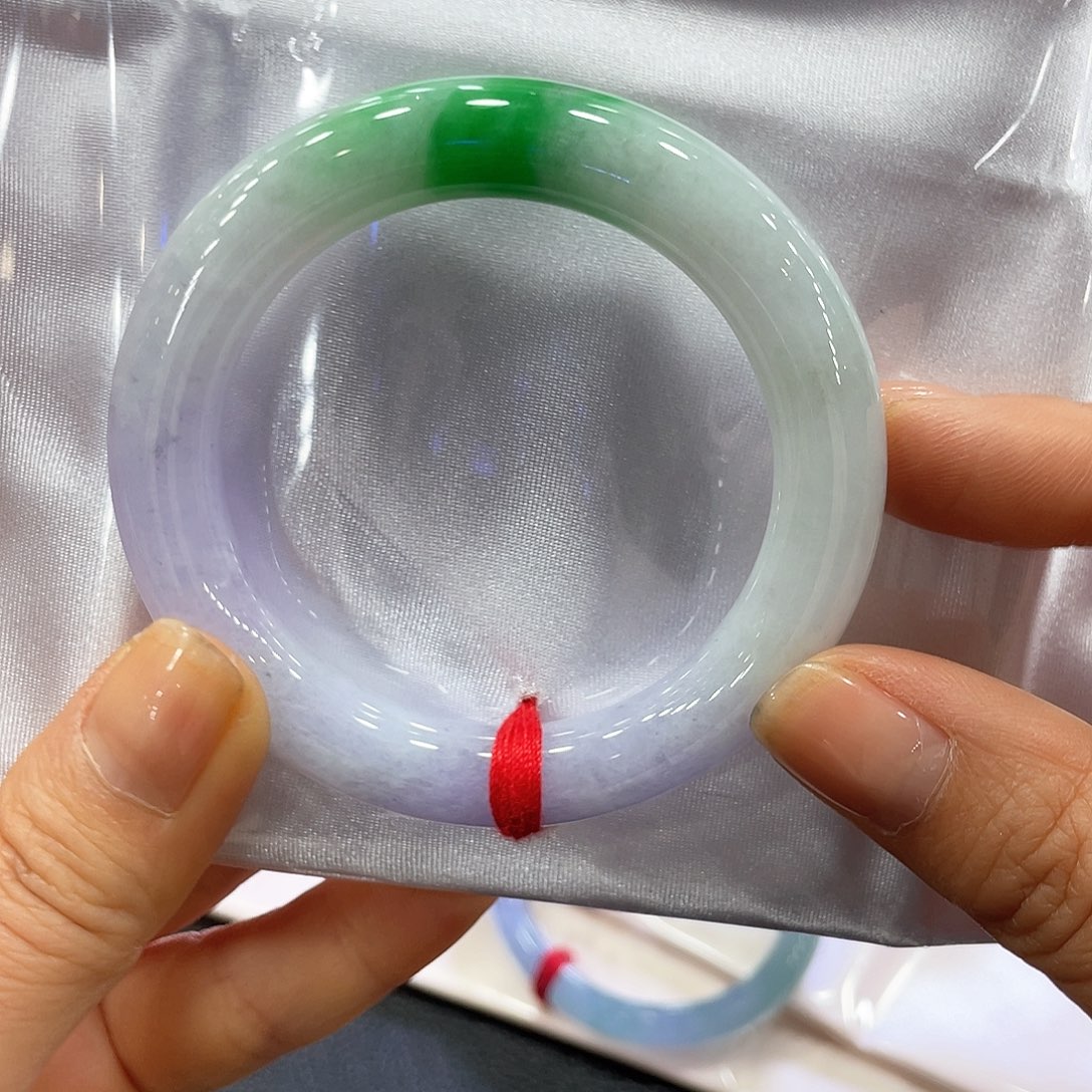 翡翠手镯未镶嵌翡翠手镯