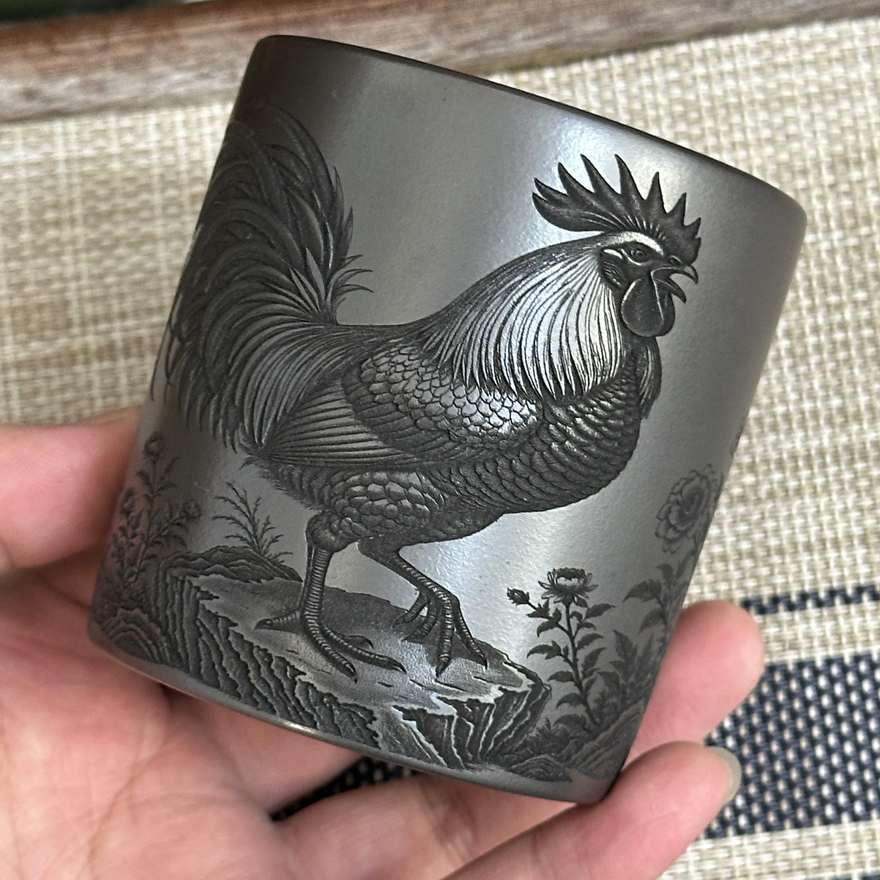 【鸡】宜兴全手工紫砂茶具原矿石黄泥料刻绘鸡主人杯品茗杯茶杯