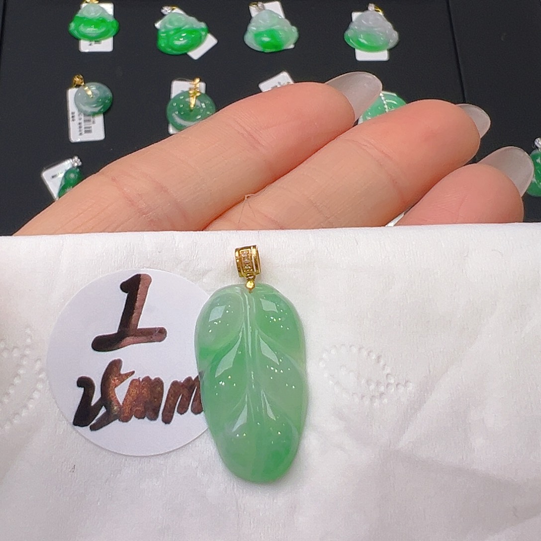 翡翠18K金镶嵌颈饰