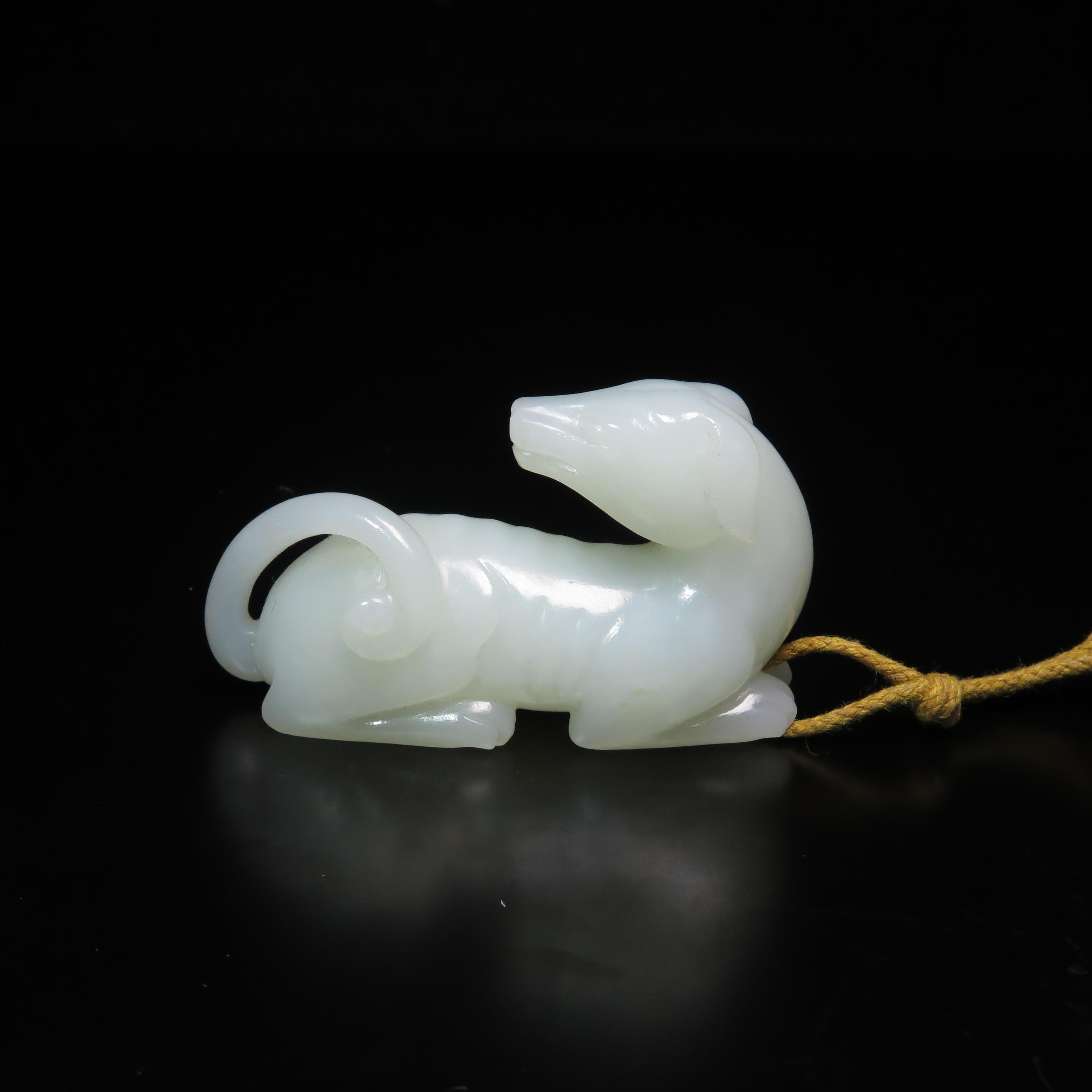 清代玉卧犬/MZ017598/和田玉/民族文物