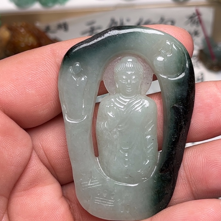 翡翠未镶嵌颈饰大日如来