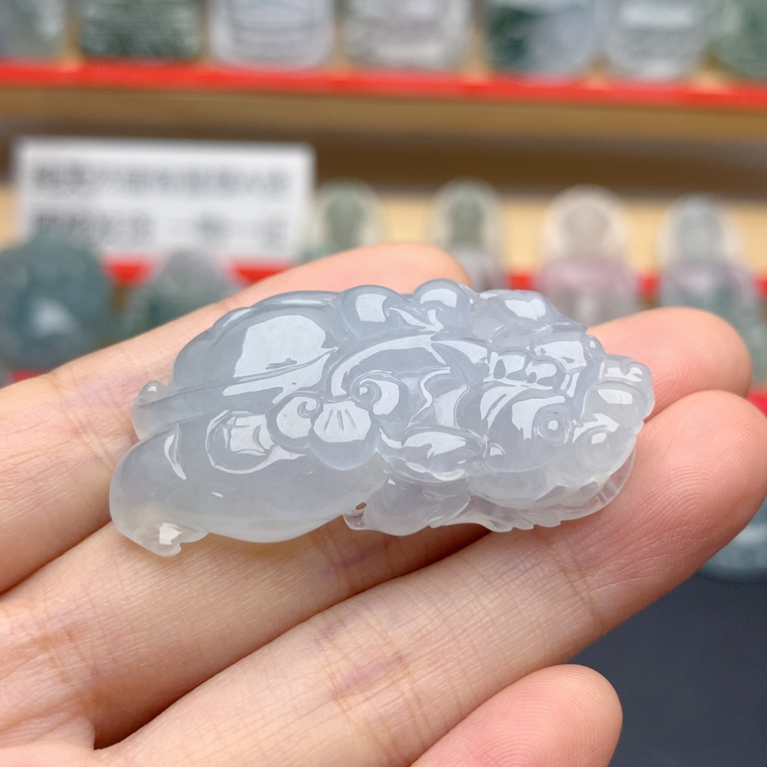 刘***手翡翠未镶嵌颈饰貔貅