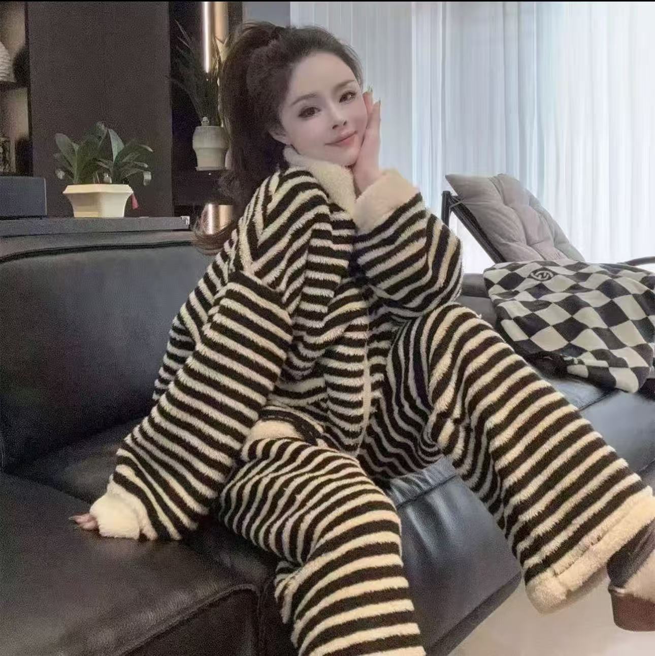 条纹法式羊羔绒加绒加厚睡衣女冬季新款加厚保暖高领长袖裤套装