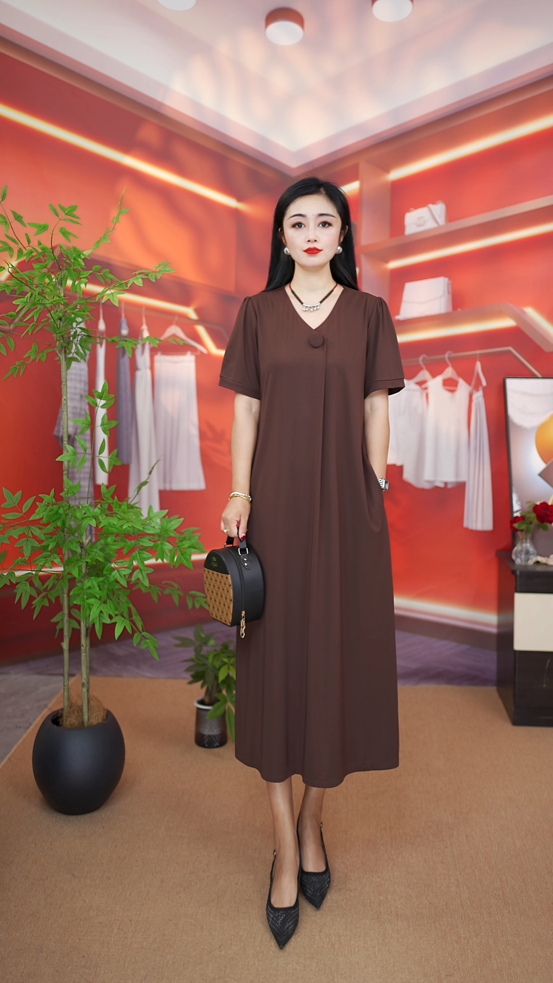 2025春夏新款时尚连衣裙大码女装显瘦遮肉减龄妈妈装