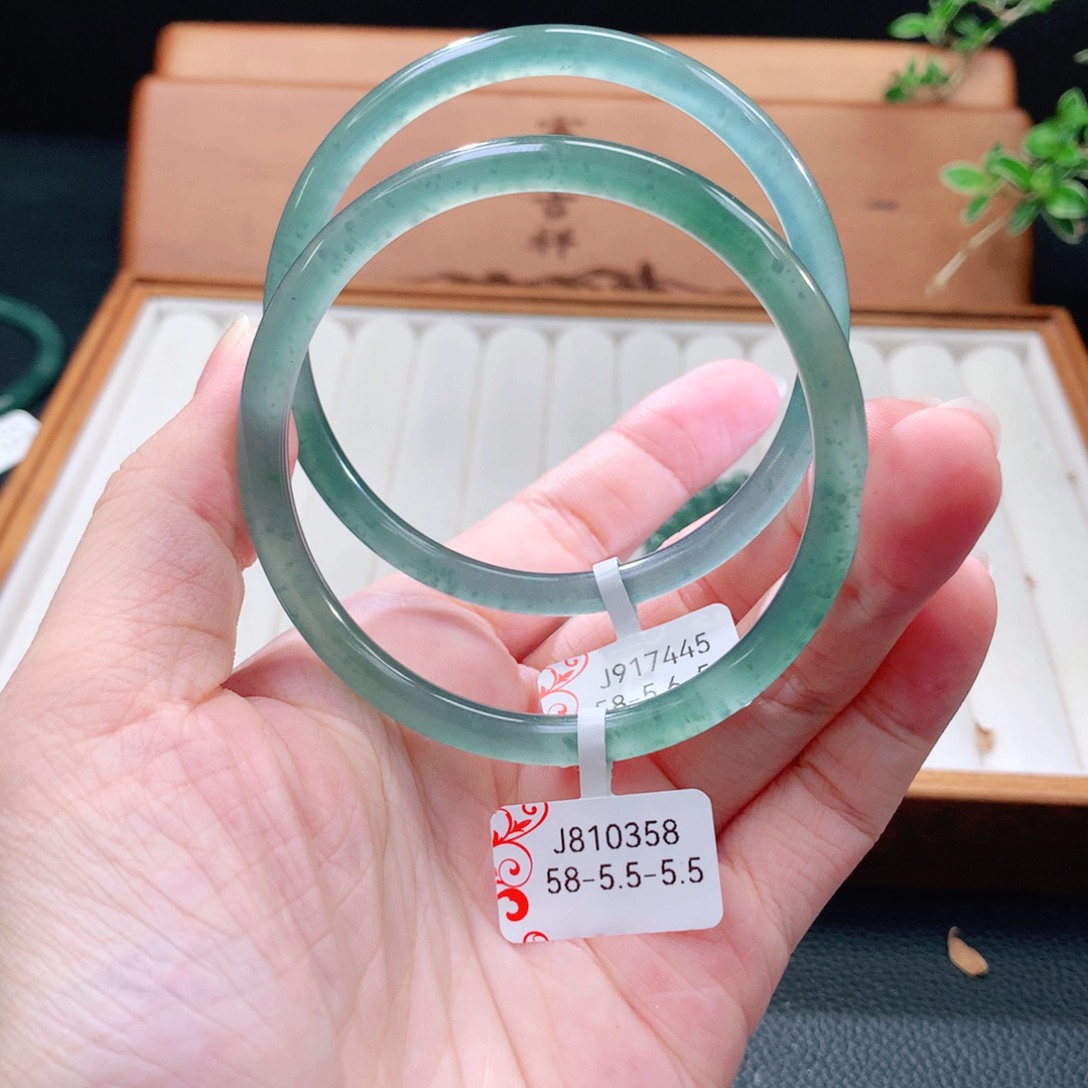 翡翠手镯（圆镯）未镶嵌