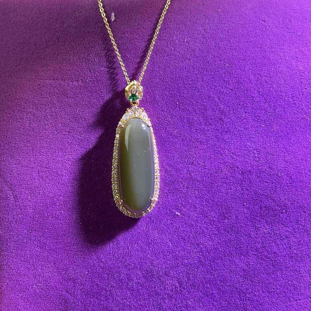 和田玉未镶嵌颈饰果*?