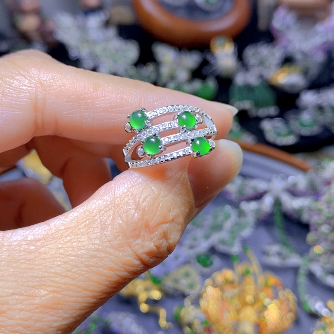 翡翠颈饰铂Pt950镶嵌天然翡翠