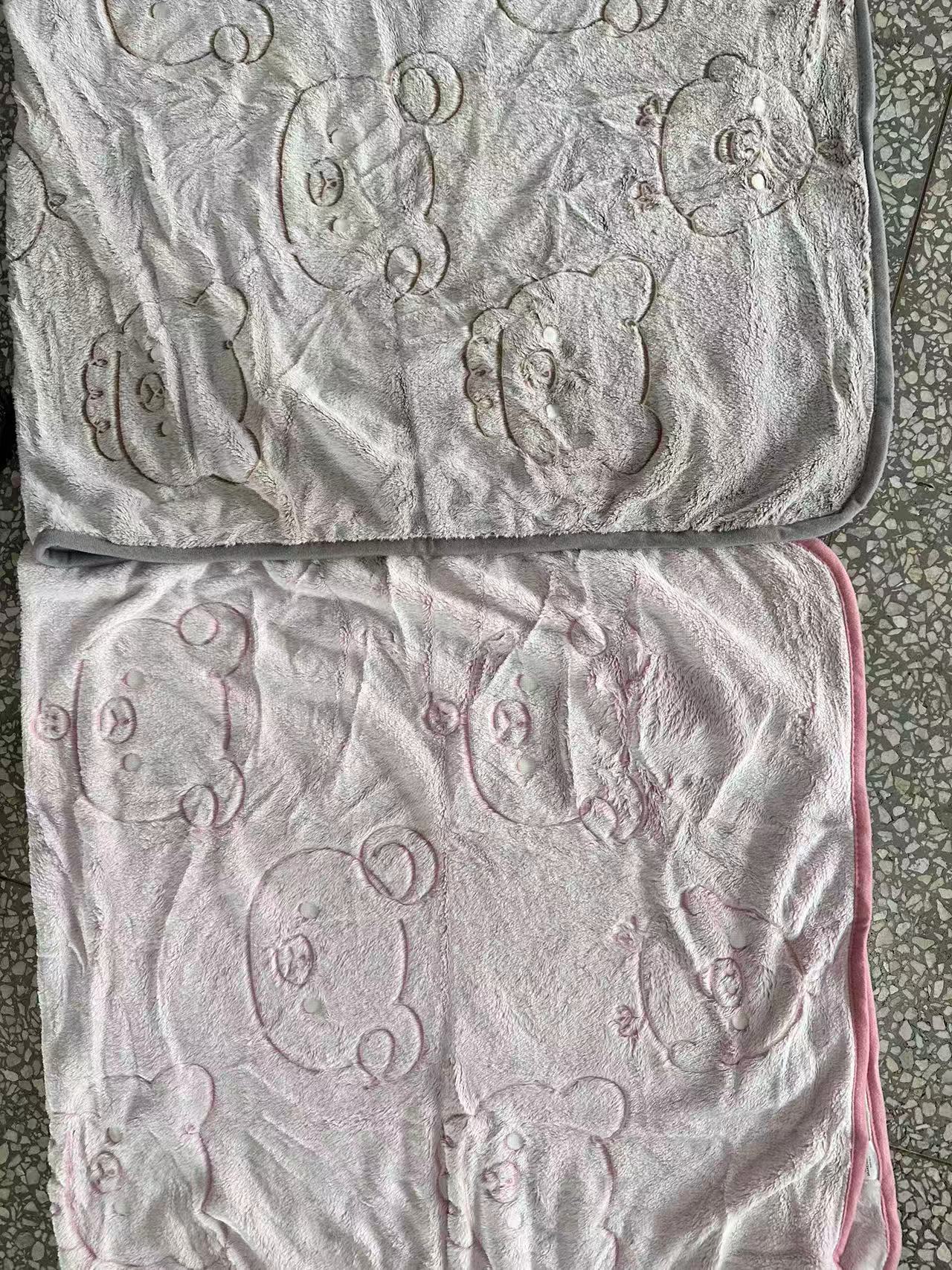 《兵哥外贸》3楼60×130杂款小熊法兰绒盖腿毯 发2条 不挑色