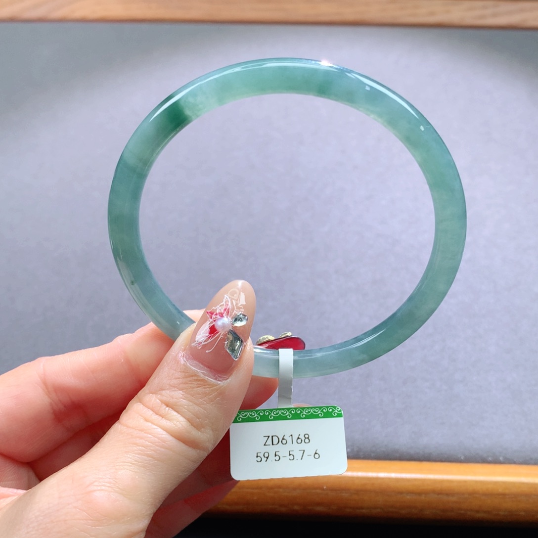 翡翠手镯未镶嵌天然翡翠手镯