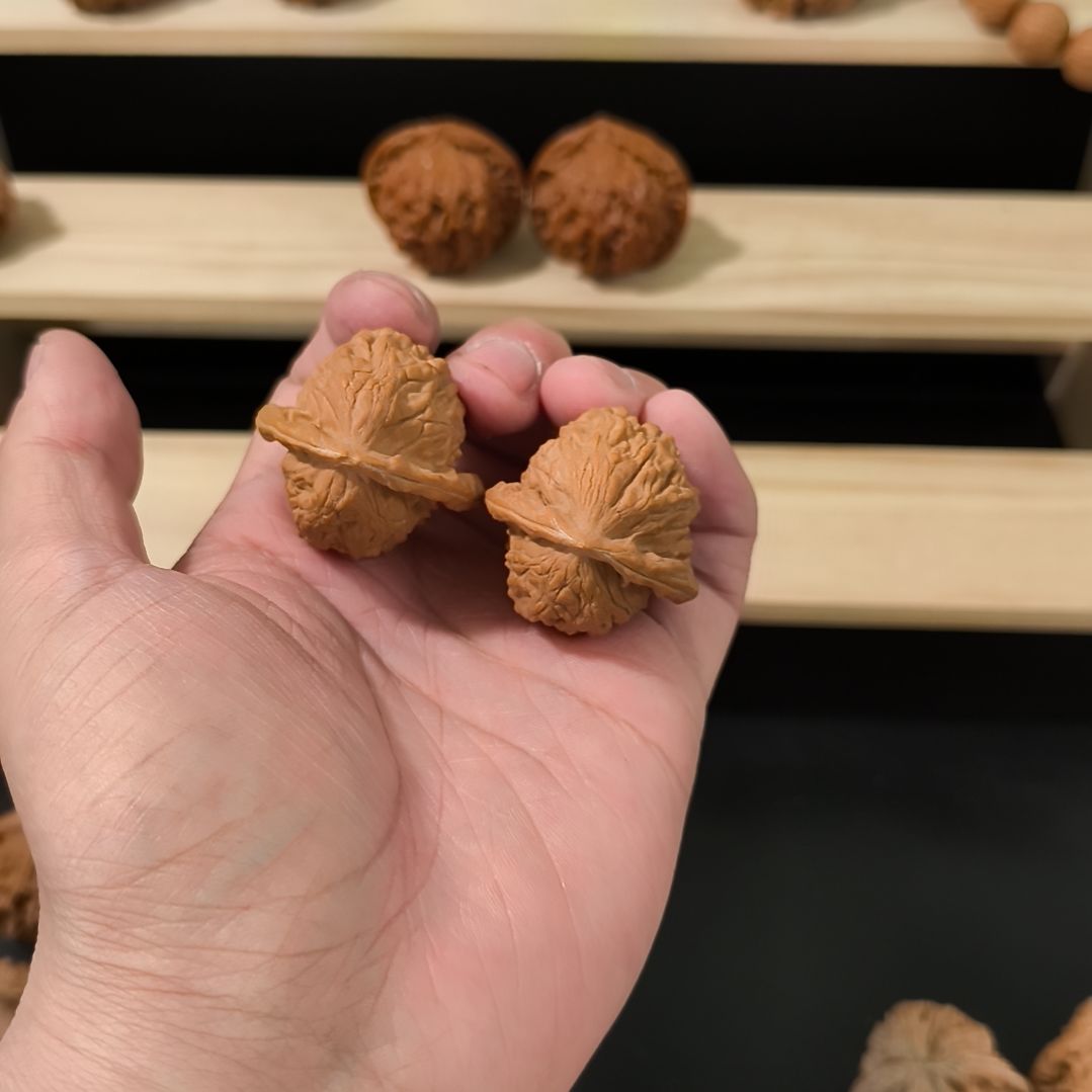 文玩核桃吊坠36大红袍