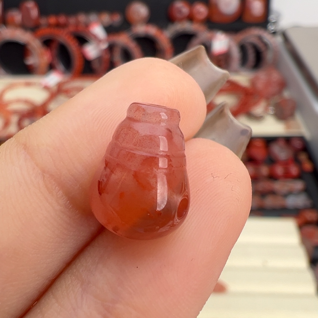 芝***！南红玛瑙未镶嵌颈饰小三通