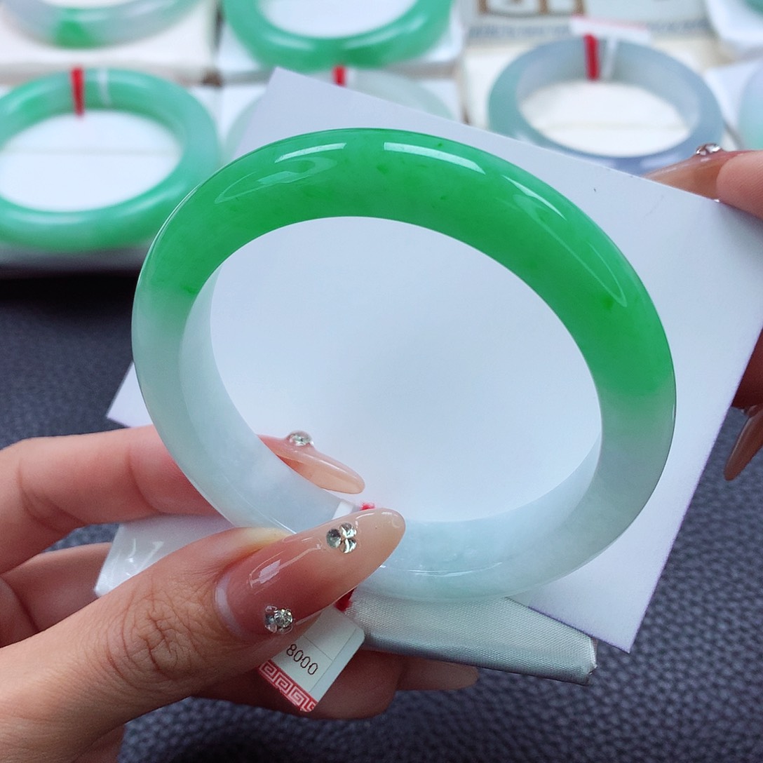 翡翠手镯未镶嵌55.56.57正阳绿白底青半山水