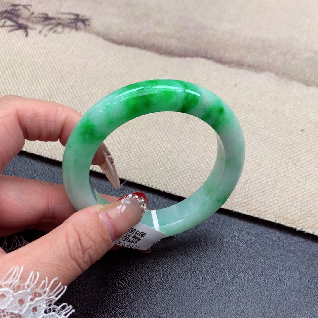 翡翠手镯未镶嵌缅甸翡翠手镯