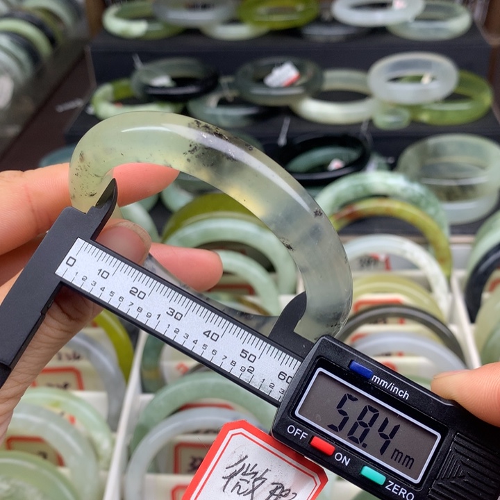 蛇纹石玉未镶嵌手镯334