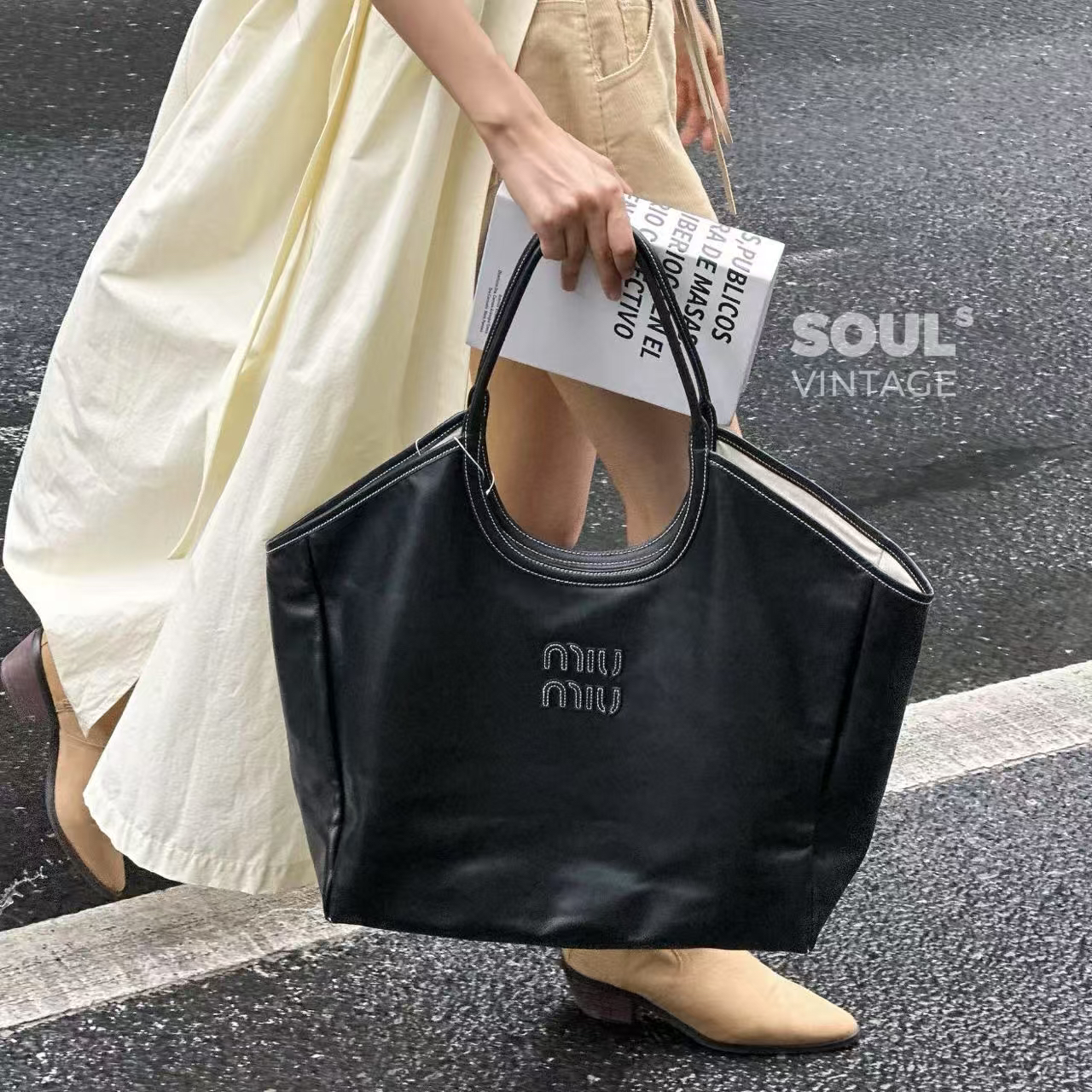 95新 MIU MIU/缪缪 Miumiu 黑色 牛皮hobo托特包大号/680539088