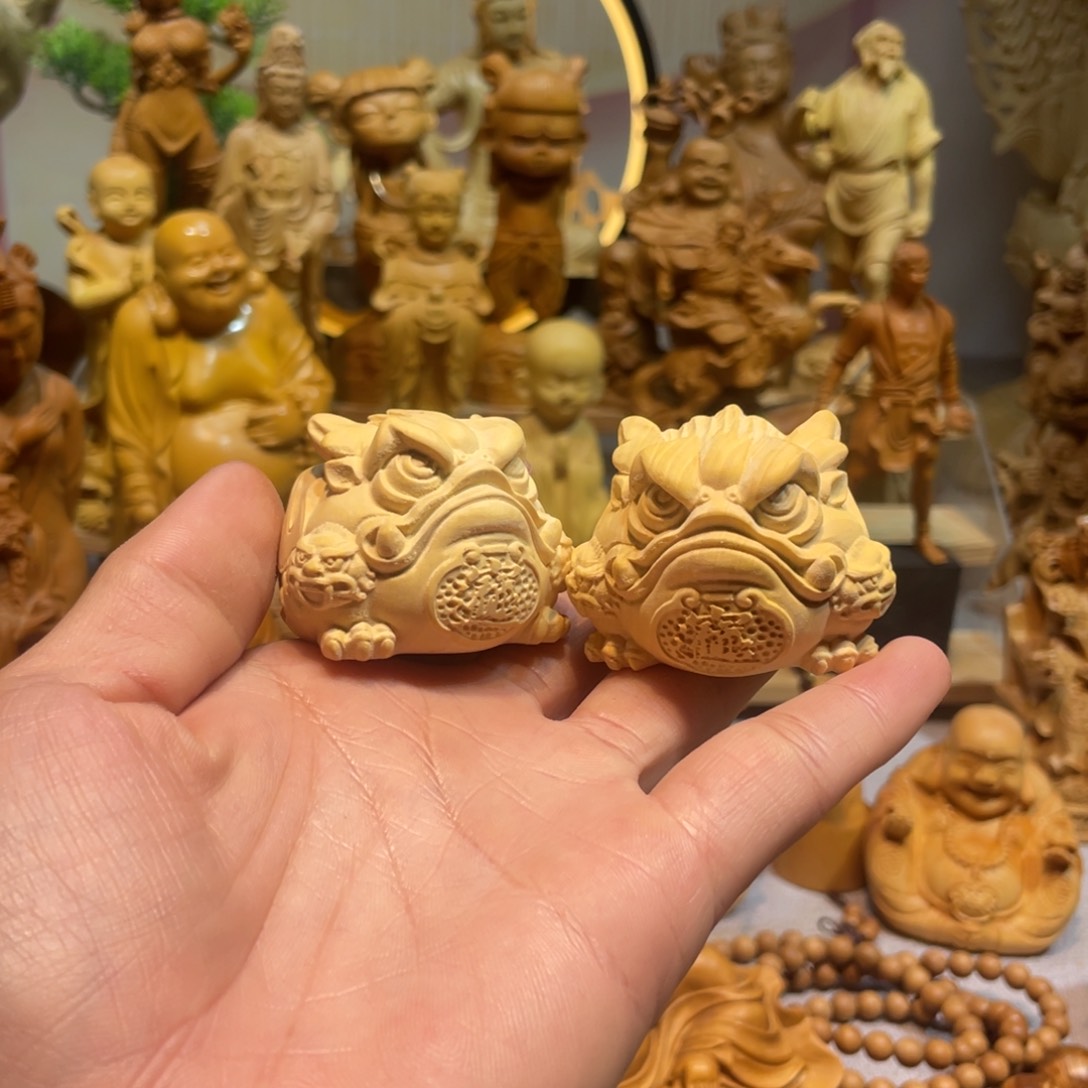 黄杨木黄杨木金蟾一对小瑕疵