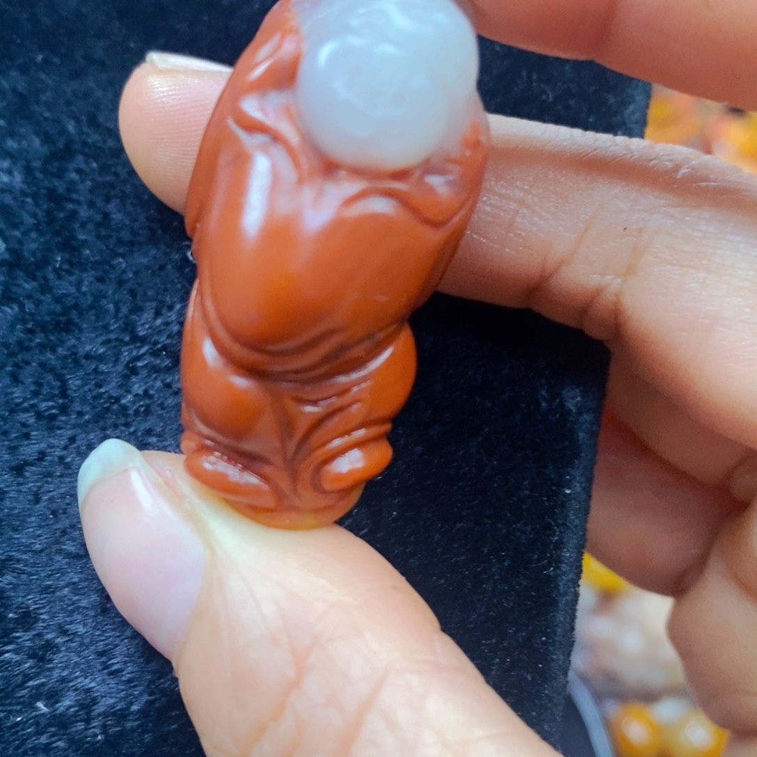 未镶嵌石英质玉（黄龙玉）颈饰